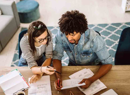 Couples pacsés : avantages et points de vigilance lors d’un achat immobilier